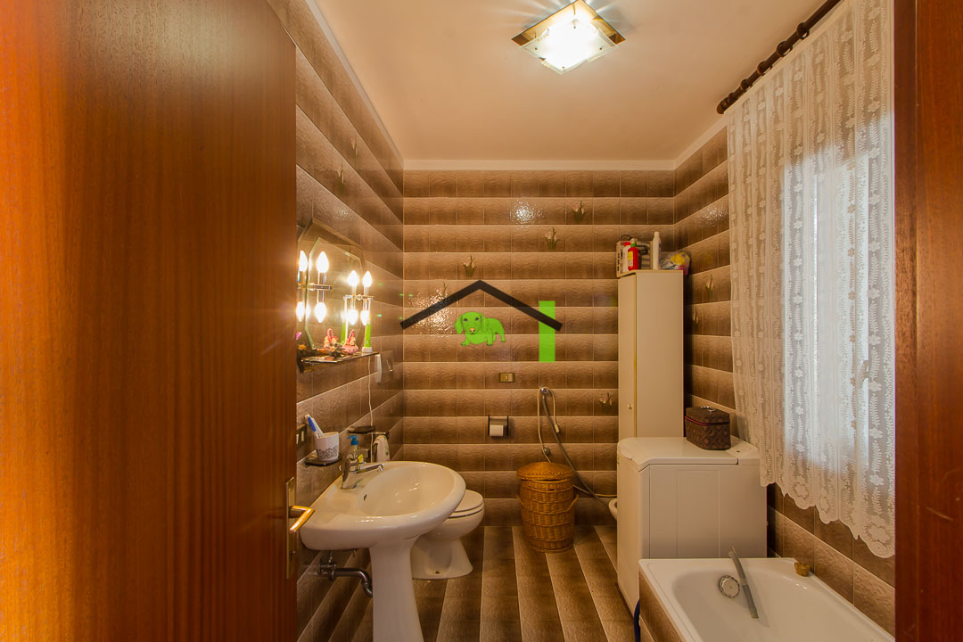6/15cornino via palla 6 primo bagno