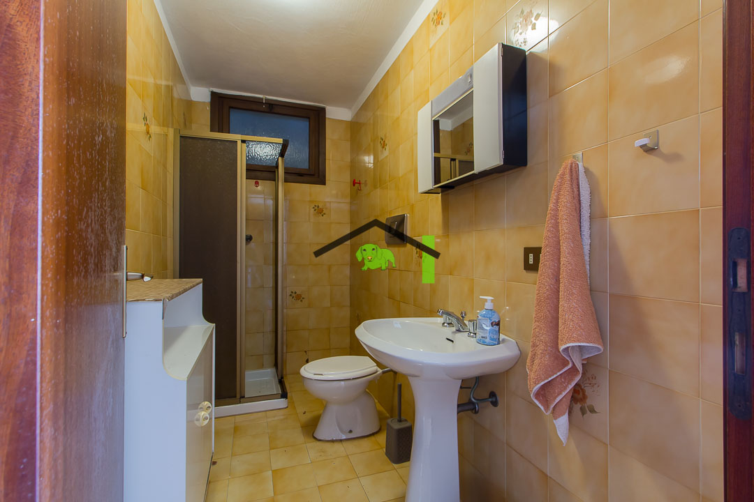 6/53cornino via palla 6 bagno cantina