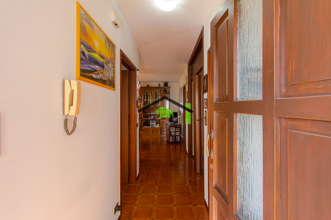 6/6cornino via palla 6 ingresso corridoio