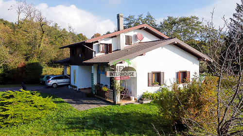 Villetta indipendente con ampio giardino privato
