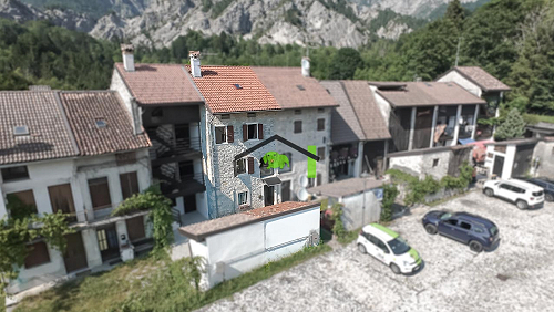 Casa ristrutturata in sasso con giardino ad Andreis