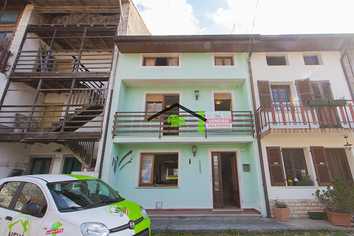 Casa in linea ristrutturata con posto auto coperto a Bosplans