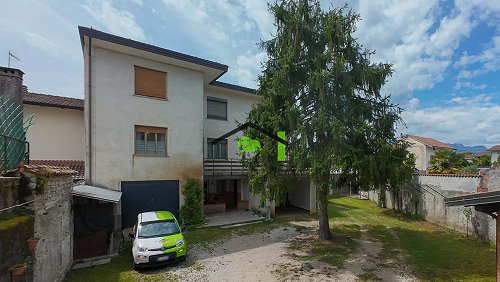 Appartamento al primo piano in bifamiliare, con garage e taverna ad Arba