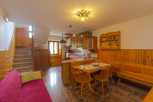 Tipica casa di paese a pochi passi dal lago