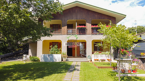 Chalet in bifamiliare con giardino esclusivo