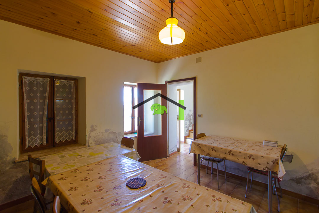 48/10castelnovo del friuli via celante 48 cucina uscita