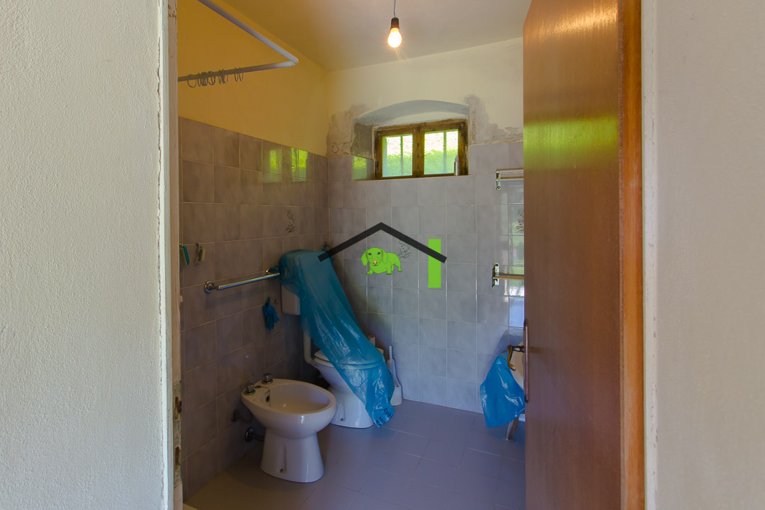 48/12castelnovo del friuli via celante 48 bagno