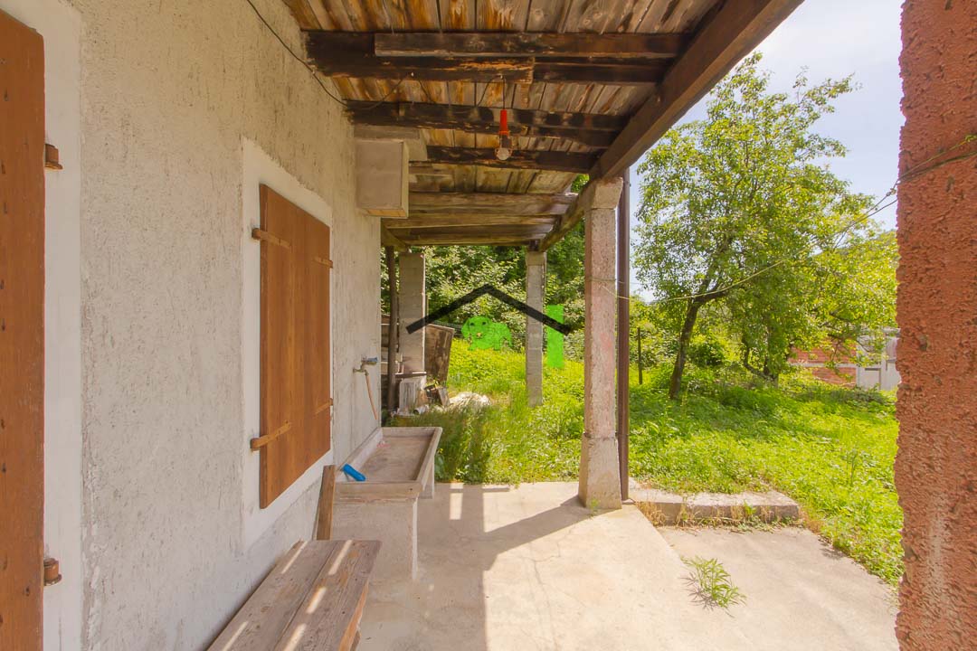 48/41castelnovo del friuli via celante 48 portico