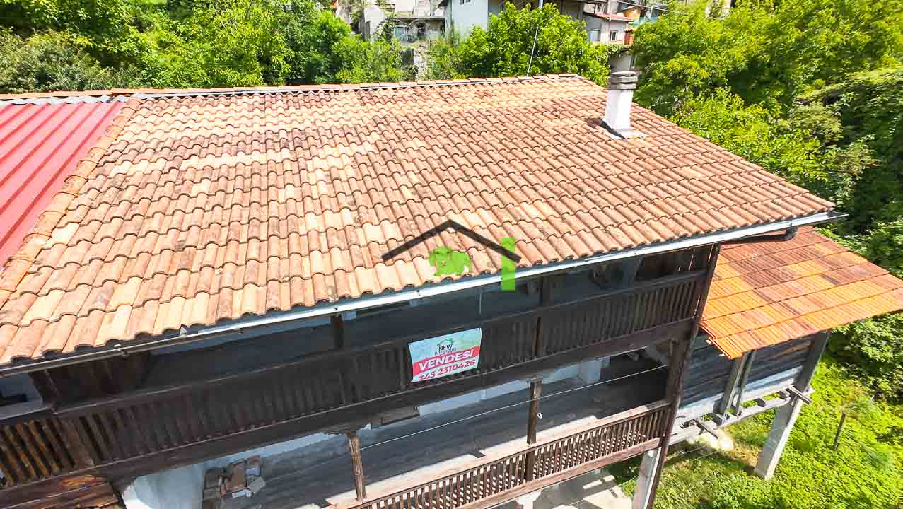 48/4castelnovo del friuli via celante 48 tetto