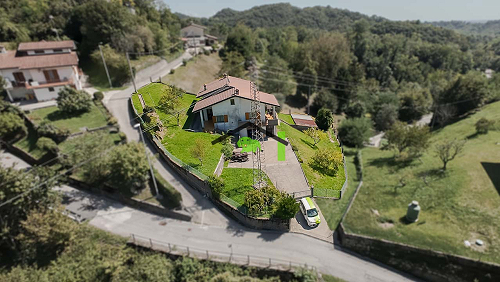 Villa singola con giardino e vista panoramica in Località Faviz
