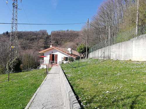 Casa indipendente con terreno boschivo a Clauzetto