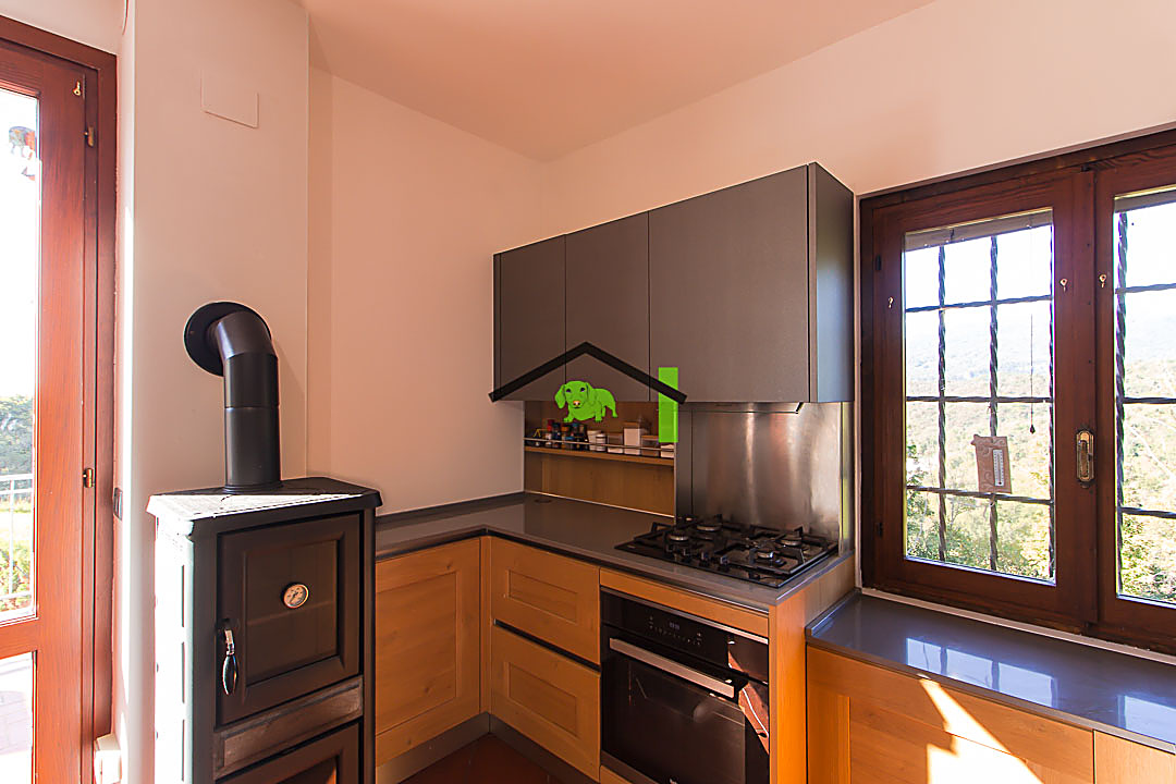 Cucina angolo cottura forno e stufa