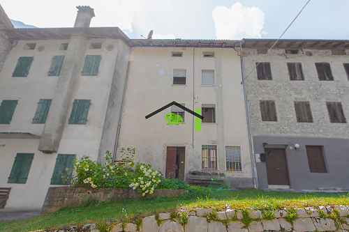 Casa in linea accessoriata da stalla in sasso a Contron, Claut
