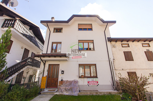 Casa in linea ristrutturata con appezzamento verde