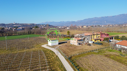 Rustico con ampio giardino
