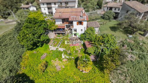 Casa indipendente con ampio giardino privato