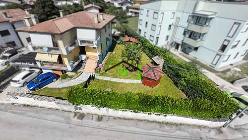 Appartamento in bifamiliare con giardino e garage a Maniago