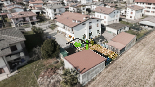 Appartamento al piano terra con taverna e orto