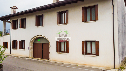 Casa in linea con tre camere e terrazza a Maniago, Via Siega