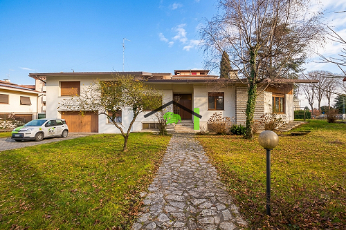 Villa indipendente con giardino a Maniago, centro