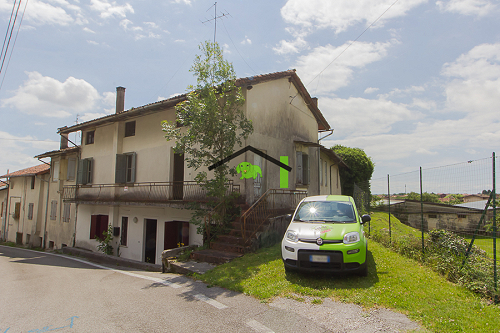 Casa in linea da ristrutturare a Maniago, zona residenziale