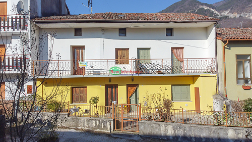 Bifamiliare con scoperto di pertinenza