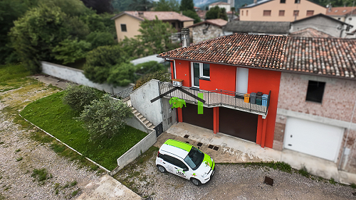 Bicamere ristrutturato con garage e scoperto