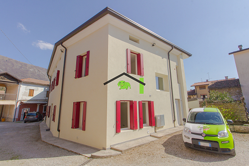 Casa affiancata ristrutturata, PRIMO INGRESSO, con giardino privato