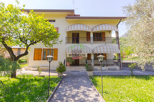 Villa indipendente con giardino