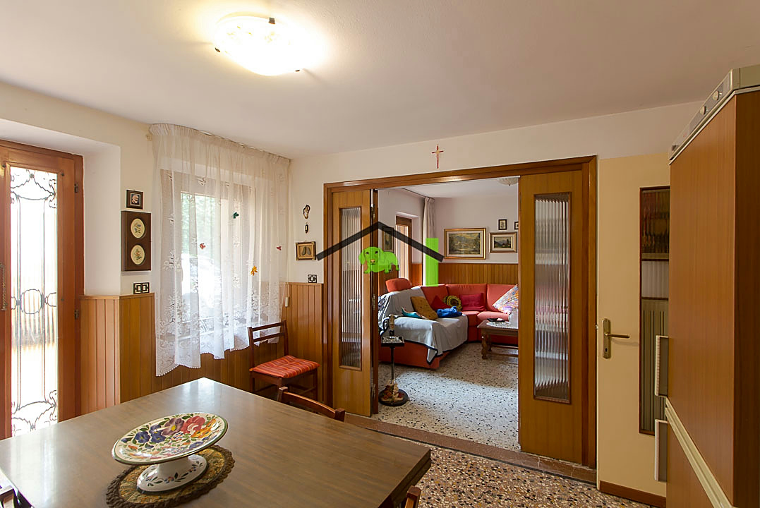 Cucina porta finestra soggiorno