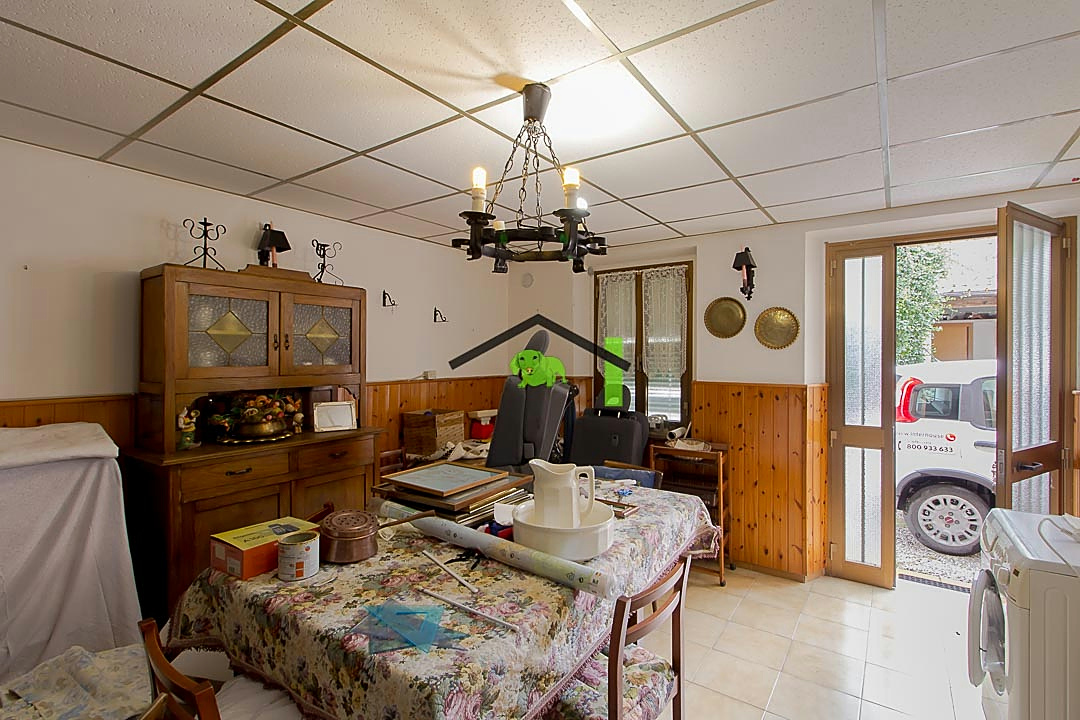 Sala pranzo porta finestra