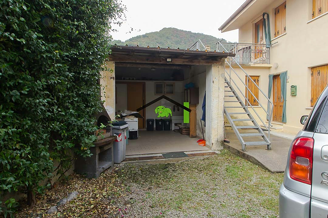 Tettoia garage cortile