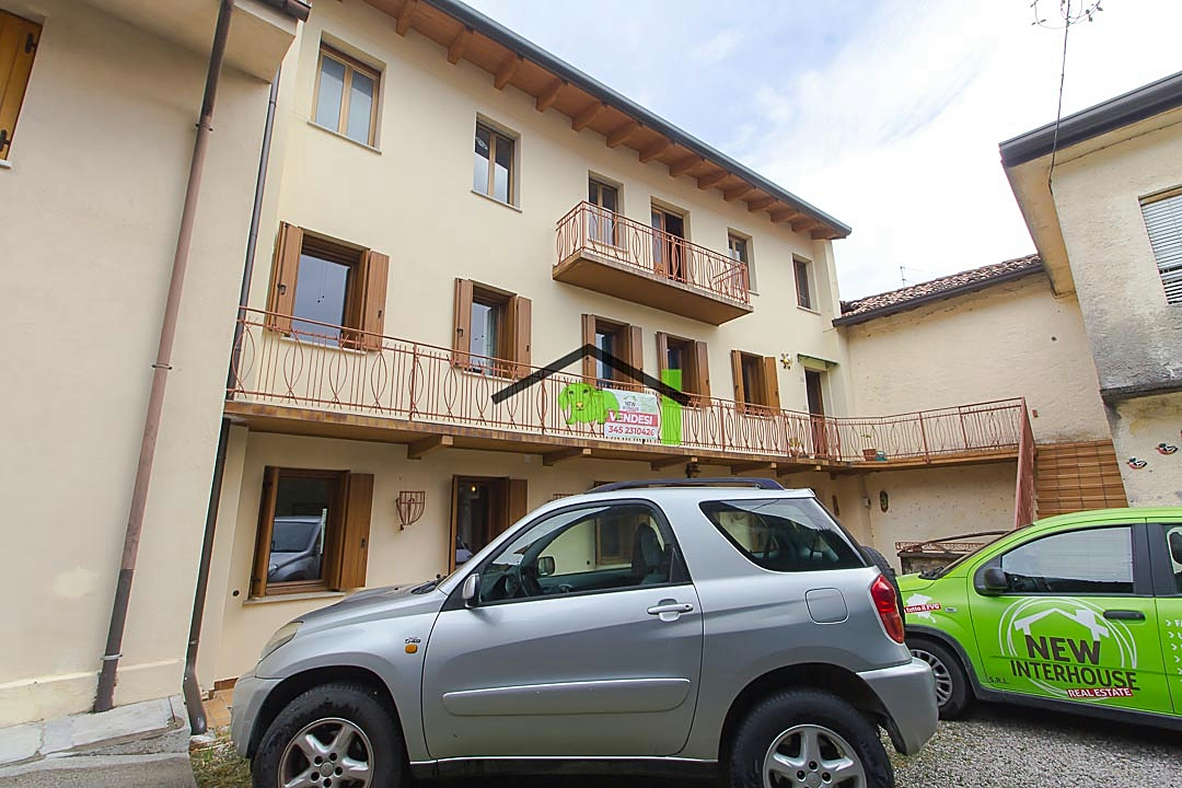 Facciata principale auto