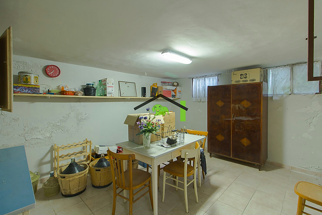 Cantina tavolo armadio