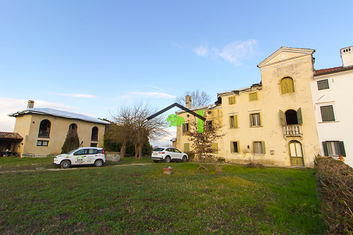 Villa storica con dependance, cappella e giardino