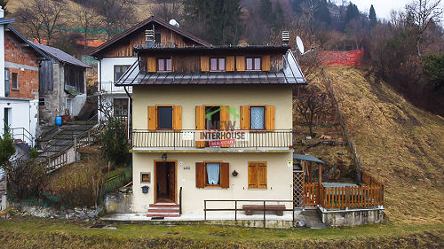 Casetta indipendente su tre livelli con vista panoramica