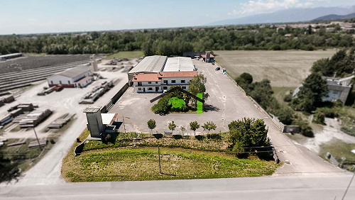Capannone di 2.000 mq con uffici e appartamento a Pinzano al Tagliamento