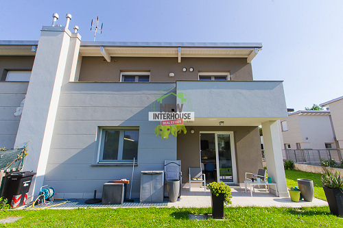 Villa a schiera di recente costruzione