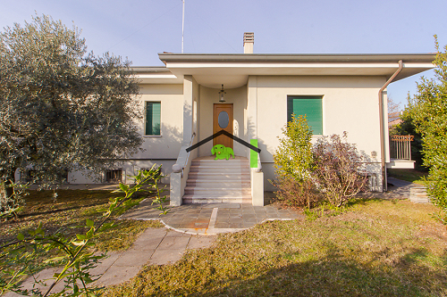 Villa indipendente ricercata con giardino privato