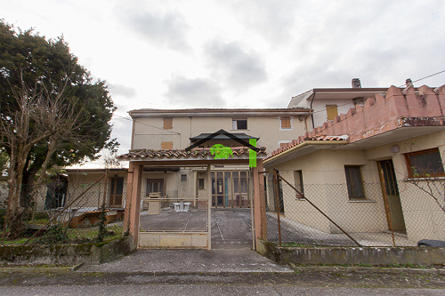 SPAZIO SENZA CONFINI A RIVIGNANO: CASA CON CORTE, GIARDINO E DEPENDANCE