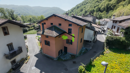 Casa in linea con giardino e garage