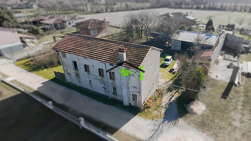 Casa indipendente con pertinenze esterne e ampio giardino privato