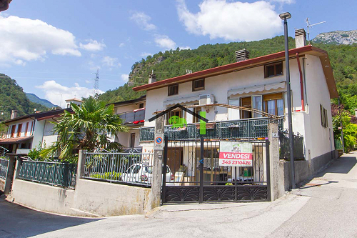 Villetta a schiera con mansarda e cortile a Trasaghis