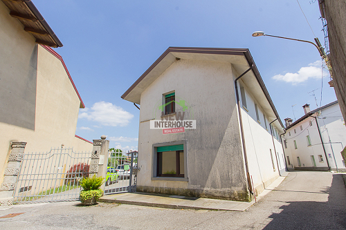 Ex locale commerciale trasformabile in abitazione