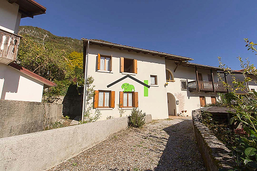 Casa in linea di testa in centro a Vito d’Asio, Val d’Arzino