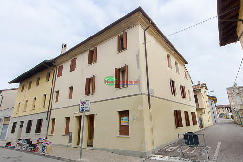 Villetta a schiera di testa da rifinire